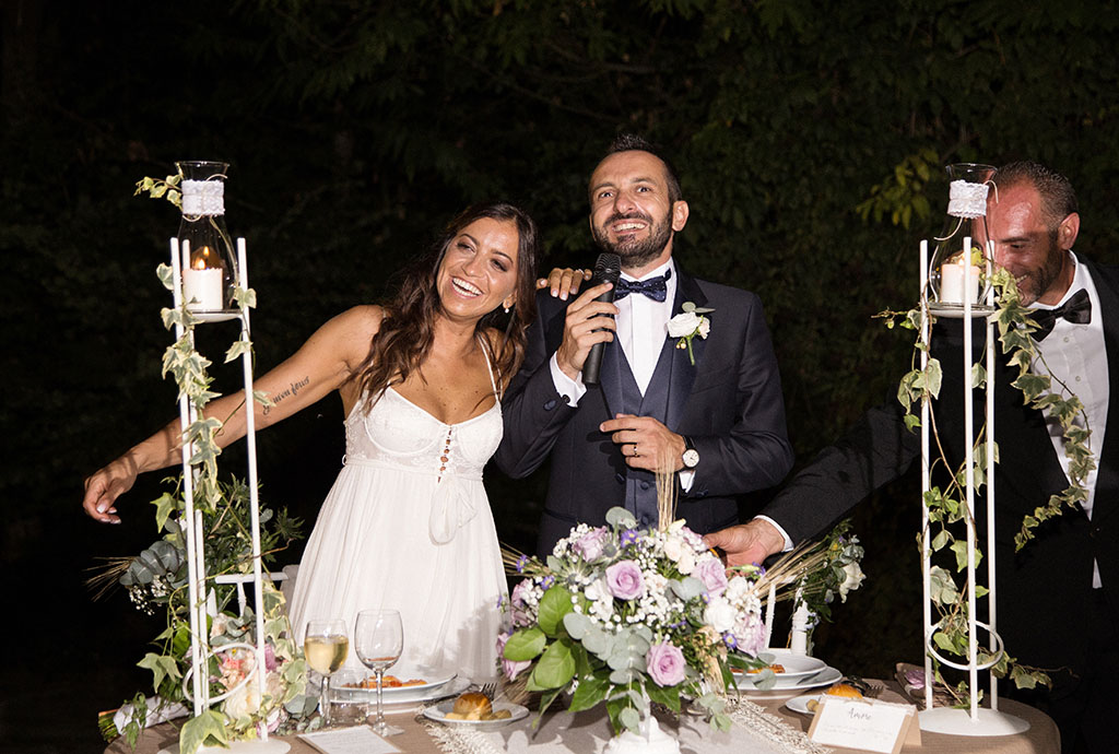 Andrea e Katia – gli sposi festeggiano con gli invitati